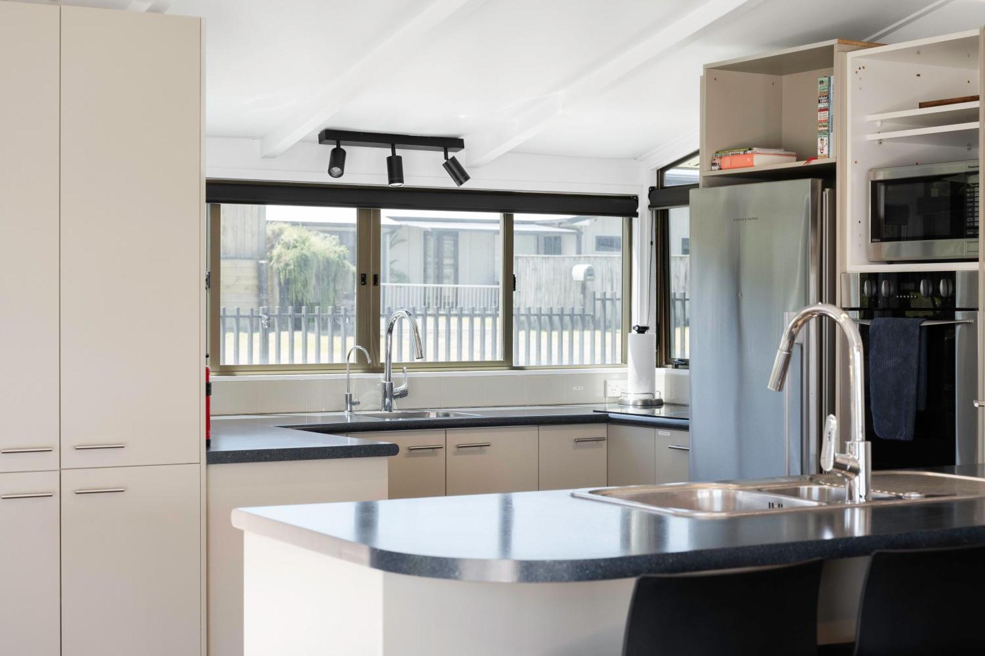 Pukehina Estuary Sunset Views Holiday Home Екстериор снимка