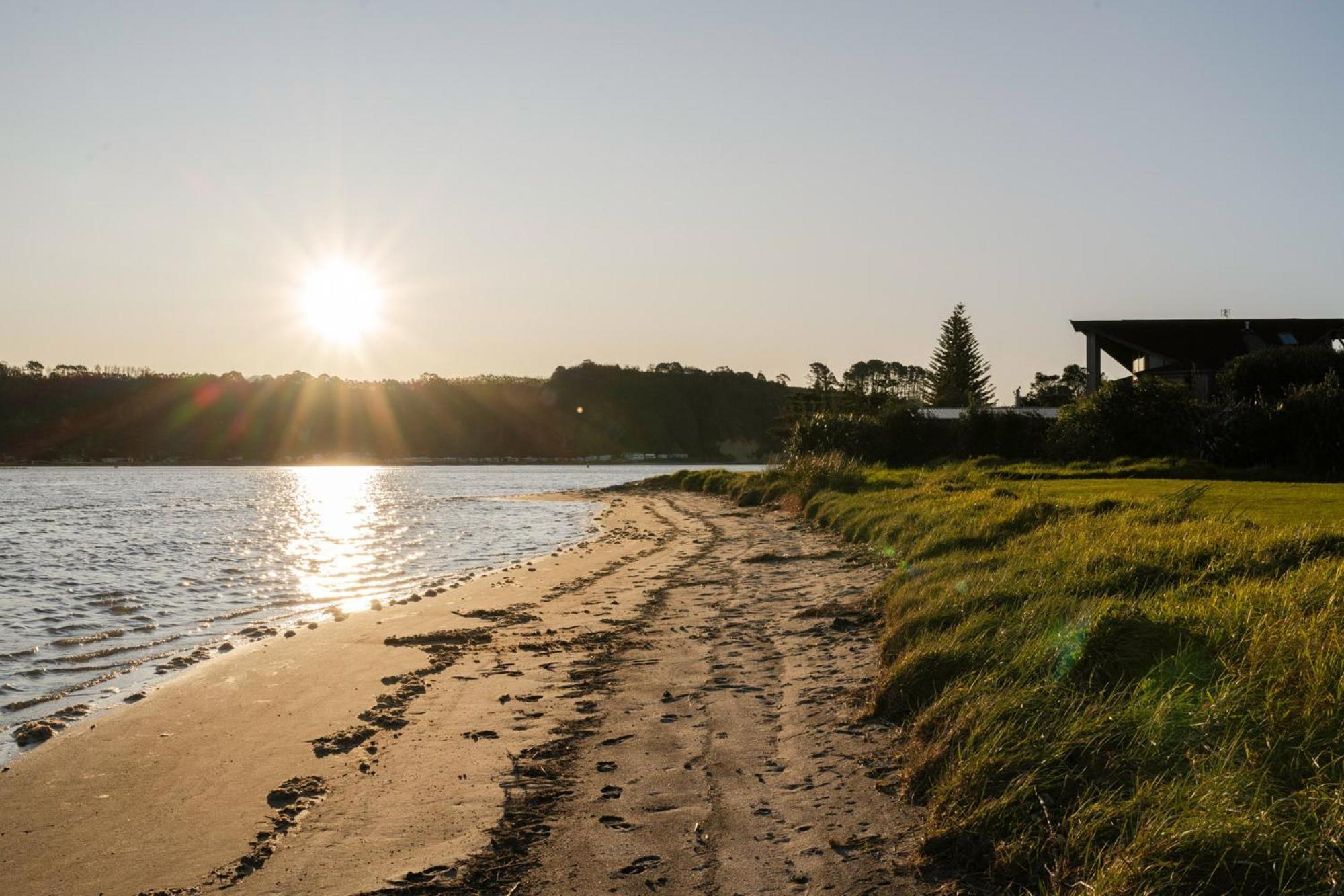Pukehina Estuary Sunset Views Holiday Home Екстериор снимка
